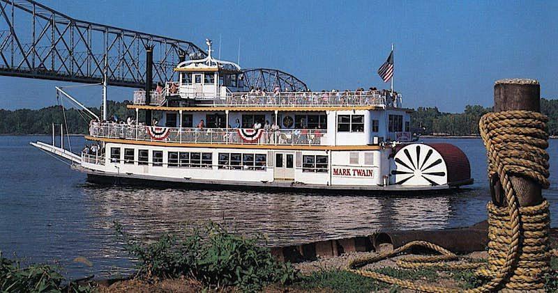 Sightseeing Tour on the Mississippi River