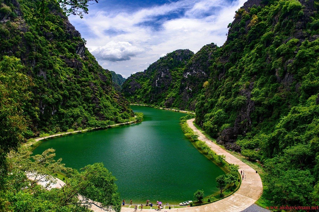 Am Tien Cave (Tuyet Tinh Coc)