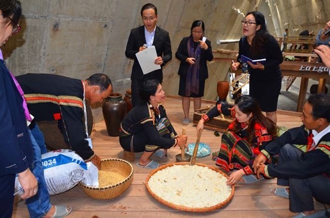 Traditional Ruou Can making, family of Ma Pam