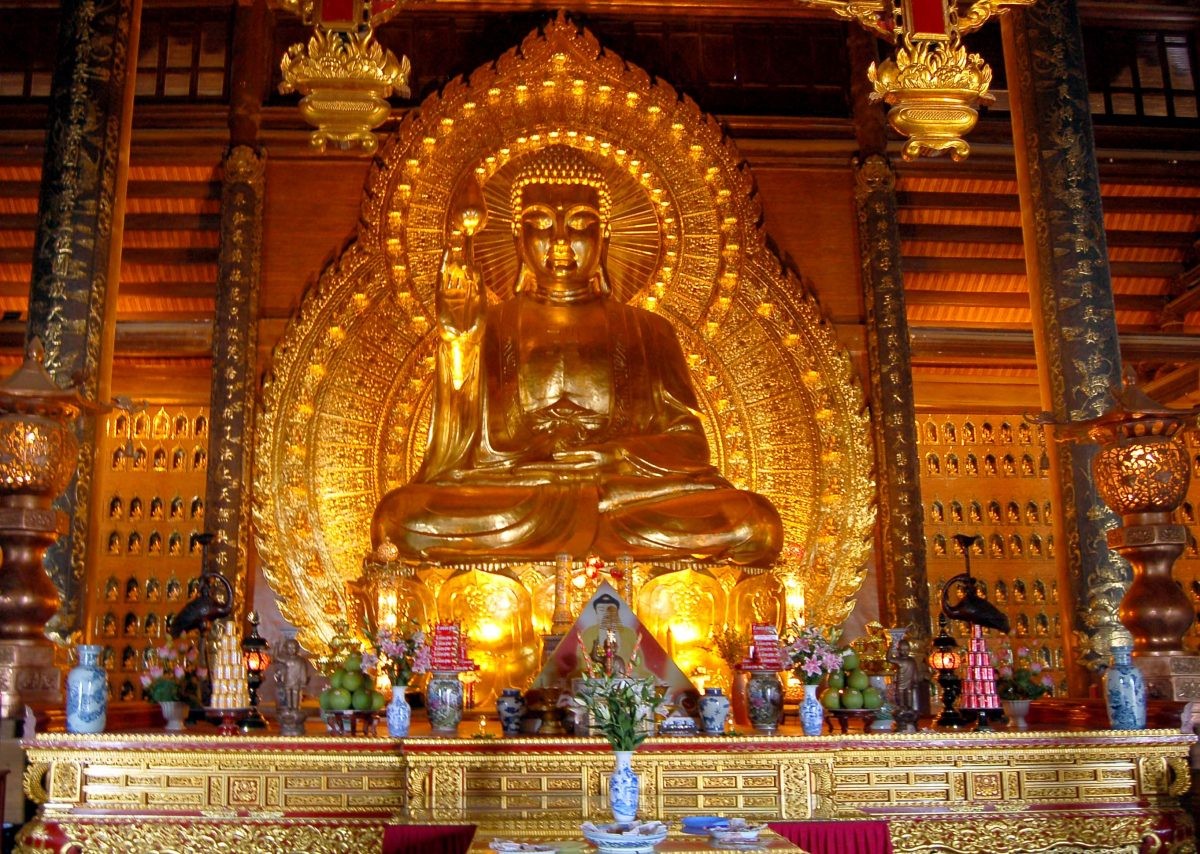 Gautama Buddha statue inside Phap Chu Hall