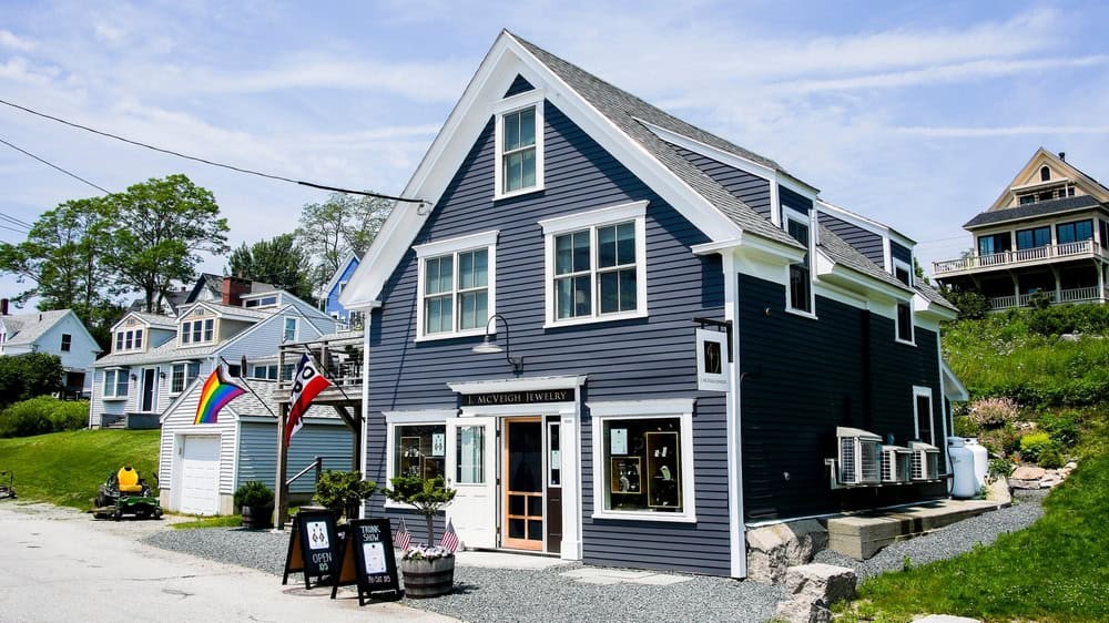 Charming harbor of Stonington, Maine, perfect for a relaxed summer vacation with SIXT.VN's personalized travel packages