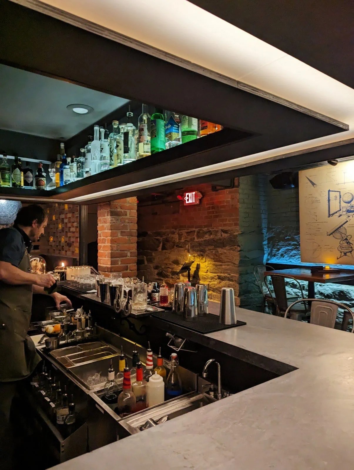Speakeasy bar setting