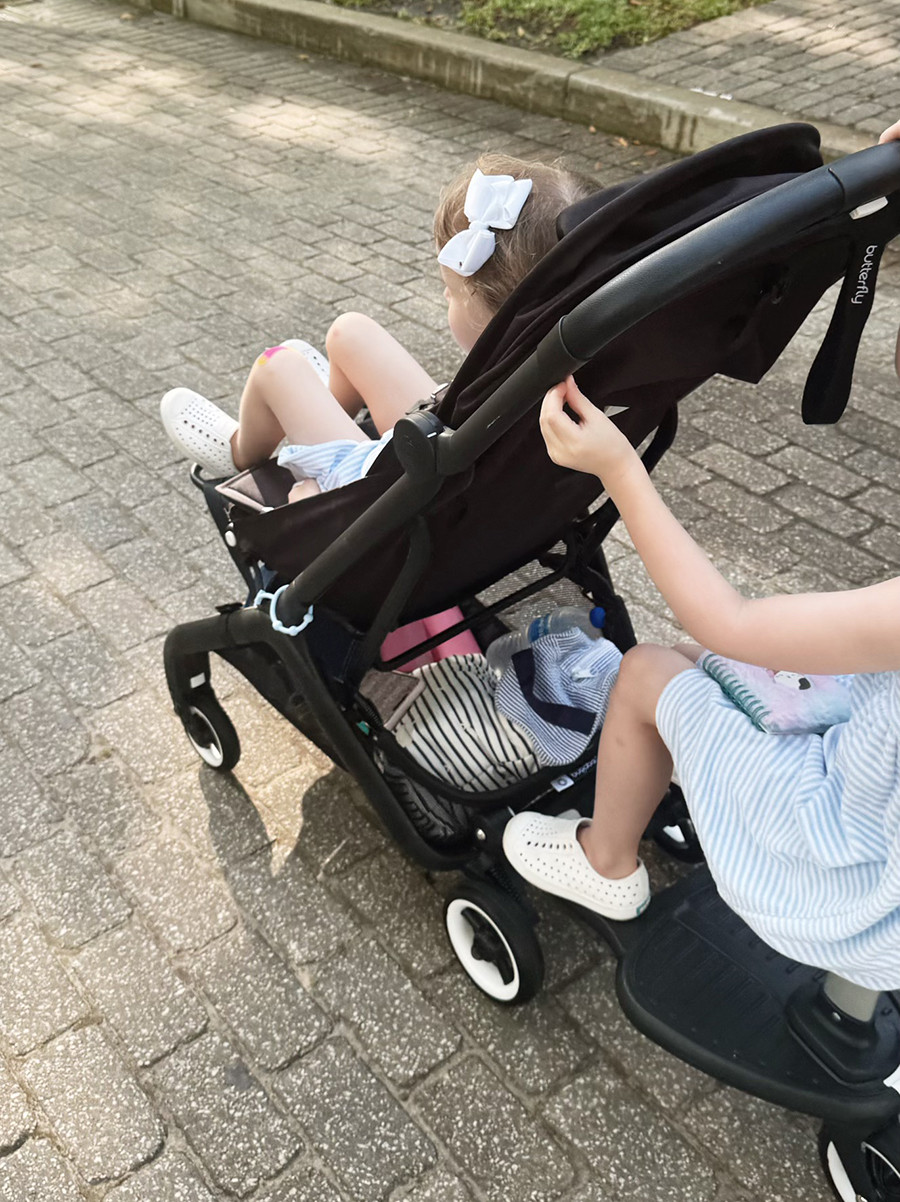 Lightweight and compact travel stroller for toddlers