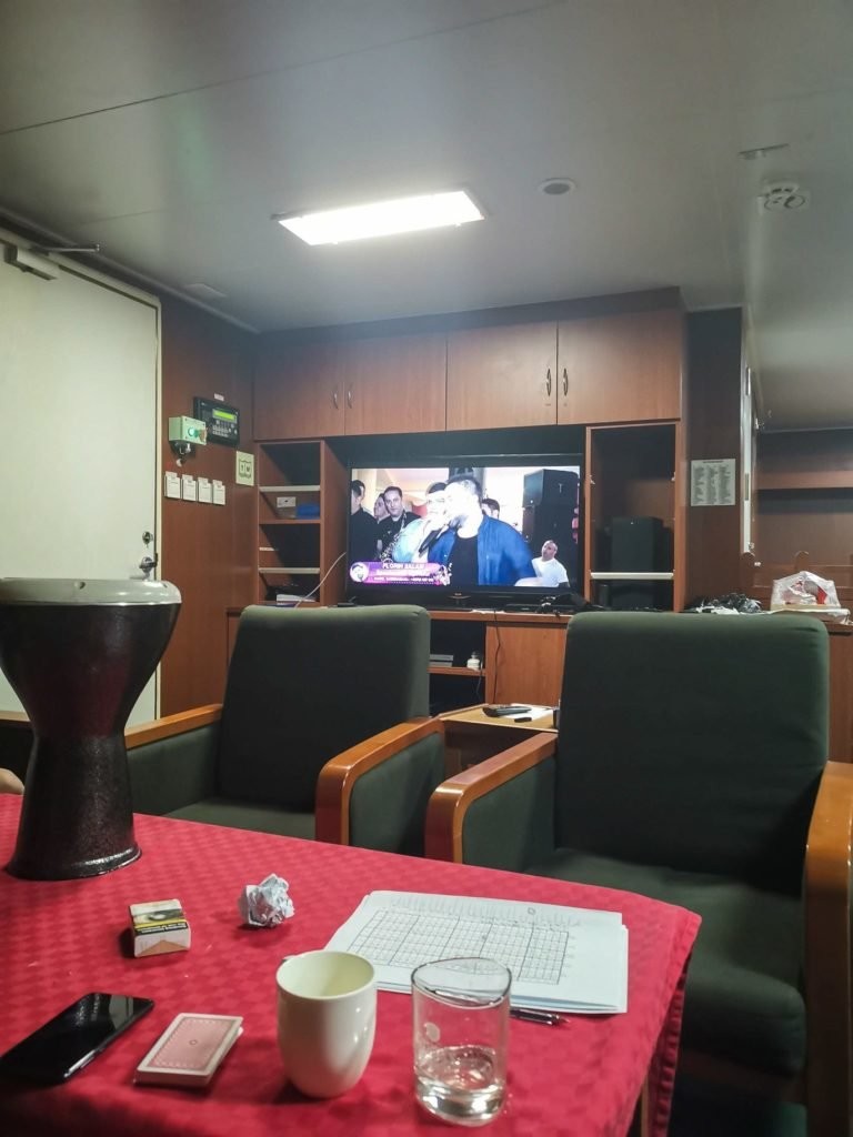 things-to-know-before-travelling-on-a-container-ship-gangway-recreation-1