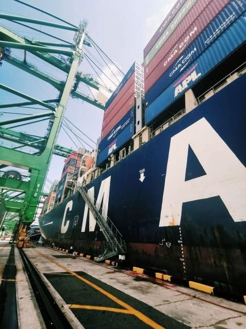 things-to-know-before-travelling-on-a-container-ship-gangway