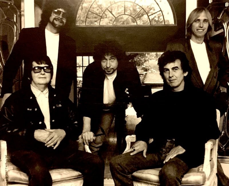 George Harrison, Bob Dylan, Tom Petty, Jeff Lynne and Roy Orbison formed the Travelling Wilburys showcasing their unique musical blend