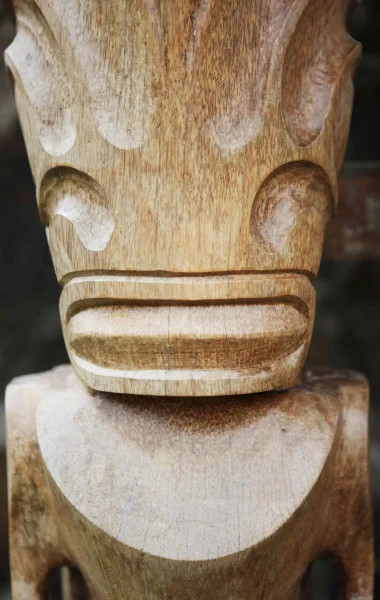 Tiki wood sculpture representing Marquesan artistic heritage