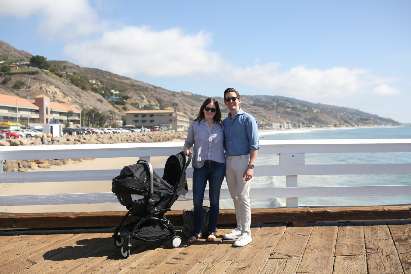 Travel stroller with ample storage space