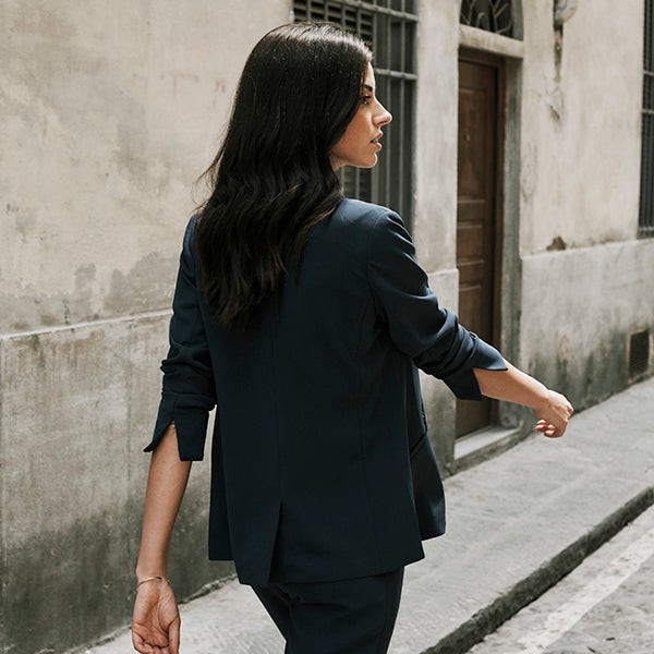 Travel blazer with hidden pockets for women