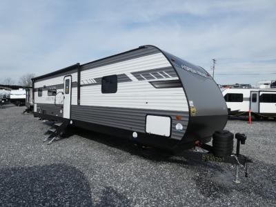 Exterior view of a Dutchmen RV Aspen Trail travel trailer