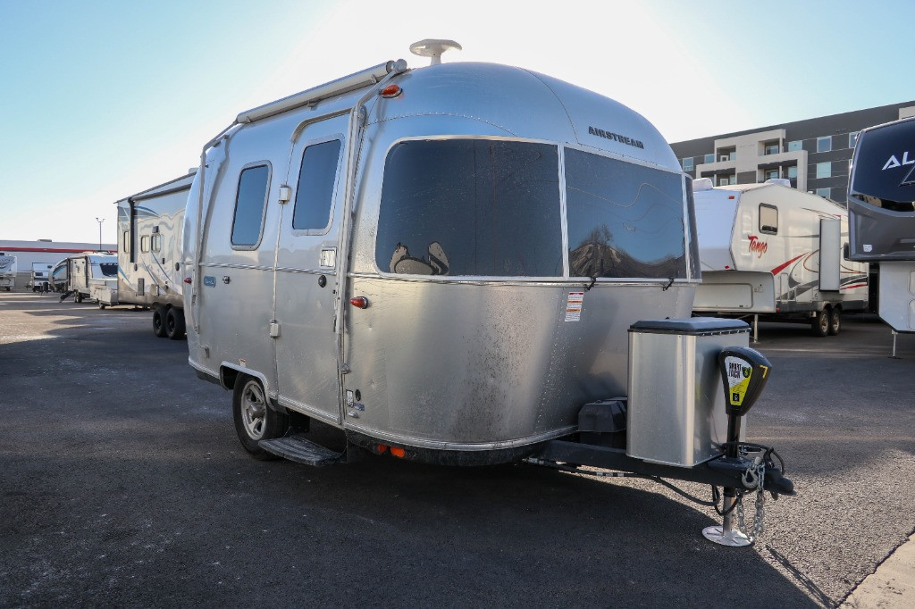 Airstream RV Bambi 16RB Interior