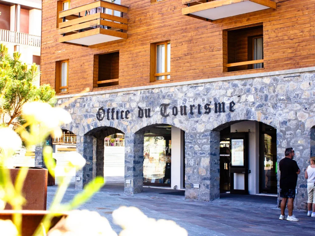 Office de tourisme de Valberg en été 