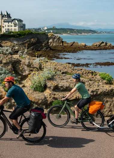 A cyclist enjoying the Vélodyssée route in Biarritz.