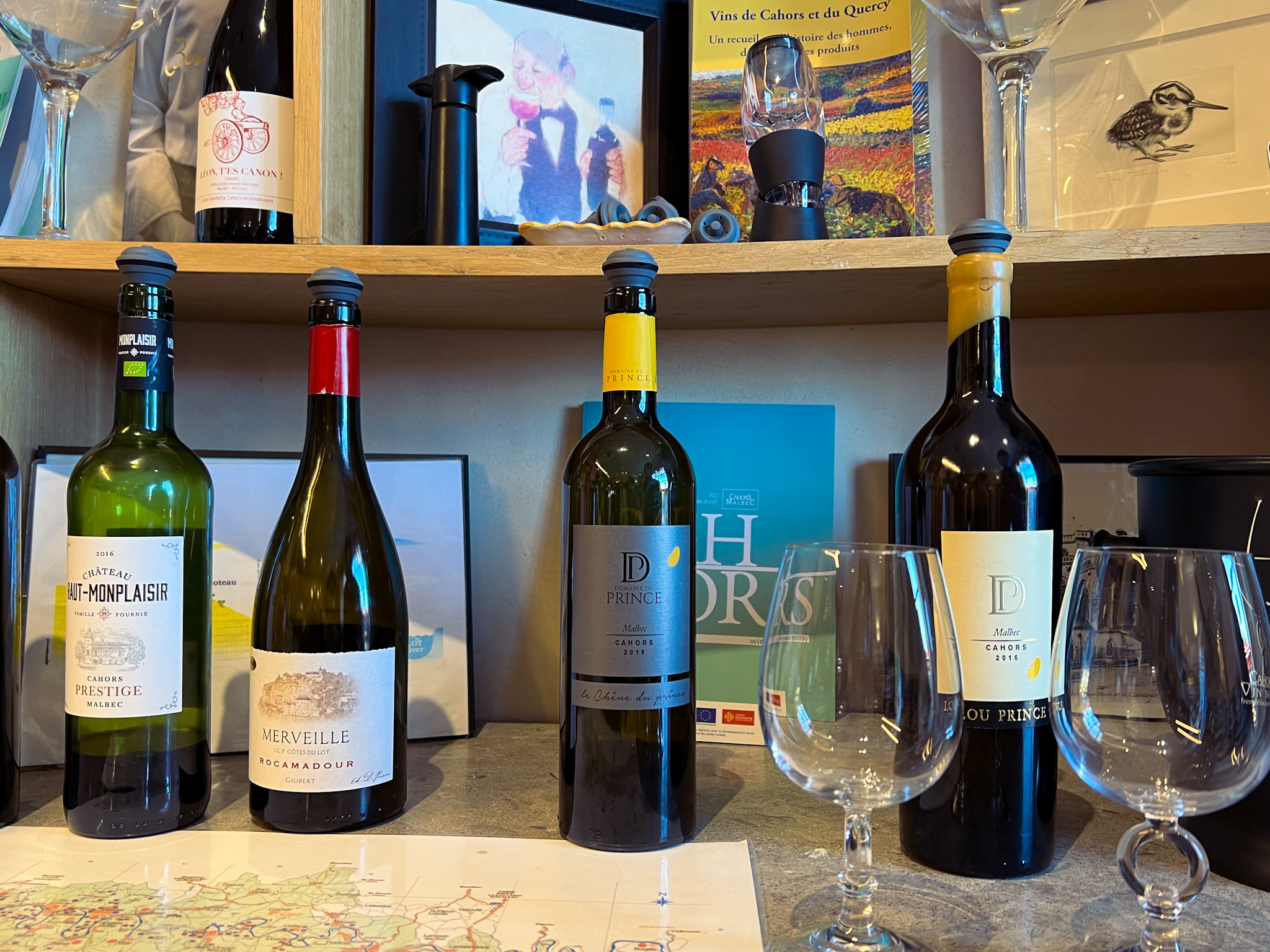 Dégustation de vin (wine tasting) in Cahors, experiencing the local flavors and traditions