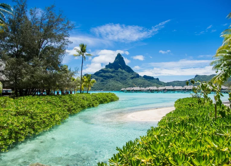 View of Mount Otemanu © Lei Tao