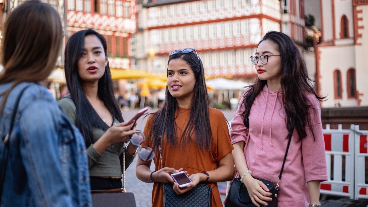 A tour guide adapting to challenges