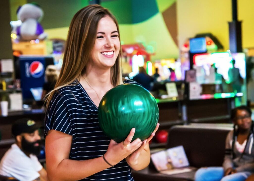 Edison's Entertainment Complex in Edwardsville, IL offering bowling, laser tag, and arcade games for family fun