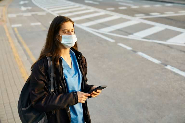 Nurses working in a busy ER