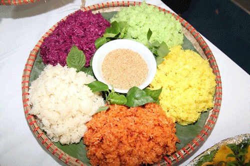 Five-Color Sticky Rice - A Rainbow of Flavors in Vietnam's Highland Cuisine